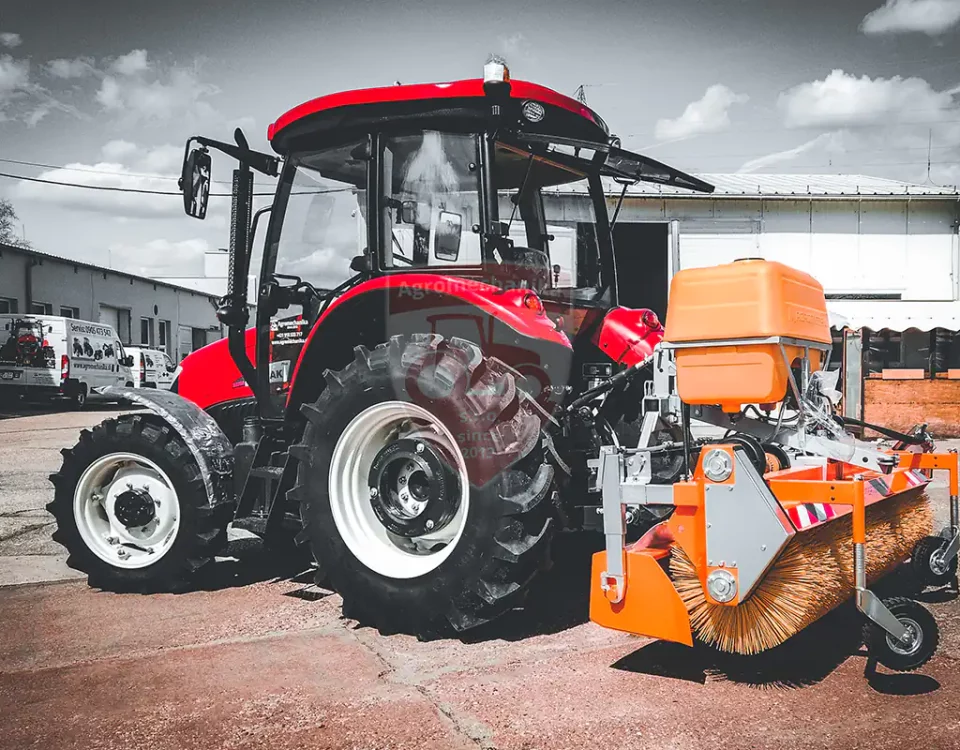 Komunálny traktor BAŠAK 2075 PLUS so zametacím kartáčom do stavebnictva - Agromechanika s.r.o.