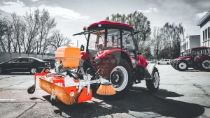 Komunálny traktor BAŠAK 2075 PLUS so zametacím kartáčom do stavebnictva - Agromechanika s.r.o.