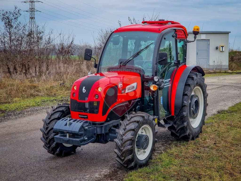 Traktor BAŠAK 2080BB new look - Agromechanika s.r.o.