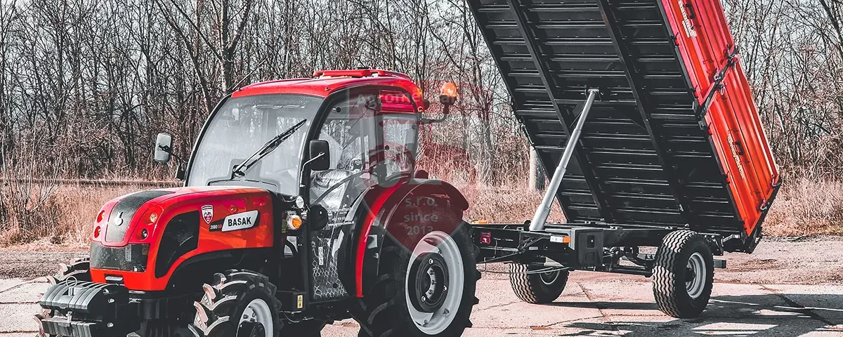 Traktorová vlečka HUMMEL RM 1250 s nosnosťou 5T a traktor BAŠAK 2080BB- Agromechanika s.r.o.