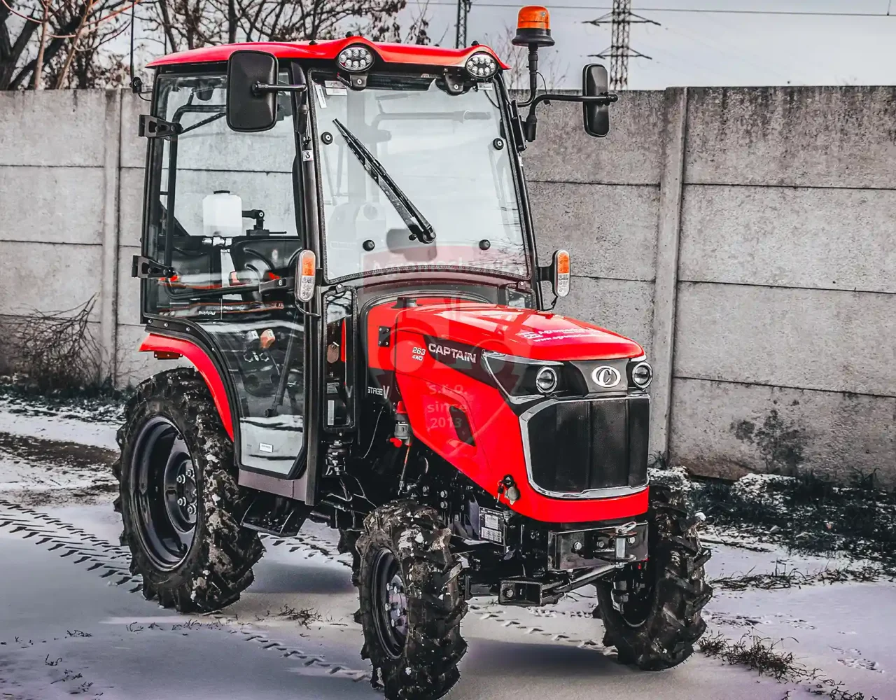 Komunálny malotraktor CAPTAIN 263 s kabínou vo farbe - Agromechanika s.r.o.