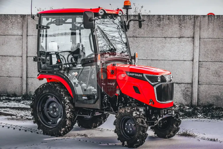 Komunálny malotraktor CAPTAIN 263 s kabínou vo farbe - Agromechanika s.r.o.