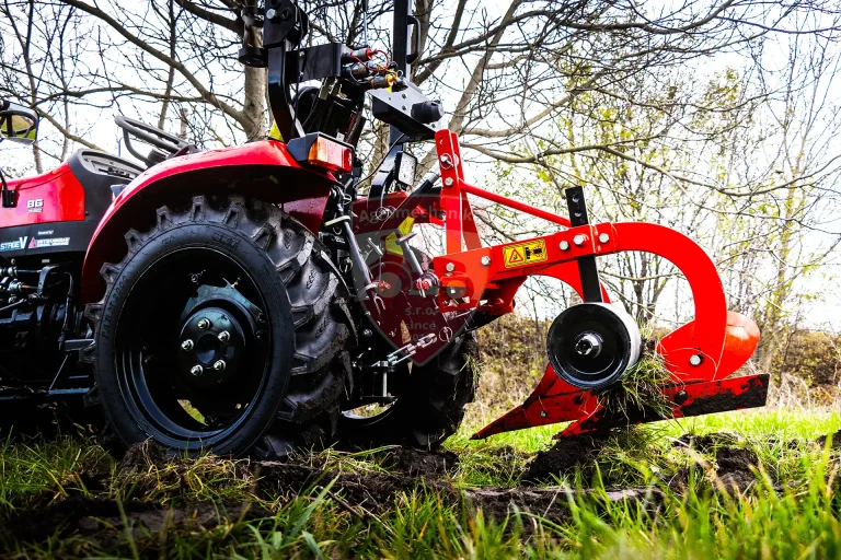 Trojradličný pluh za malotraktor AKTASLAR a malotraktor CAPTAIN 273 - Agromechanika s.r.o.